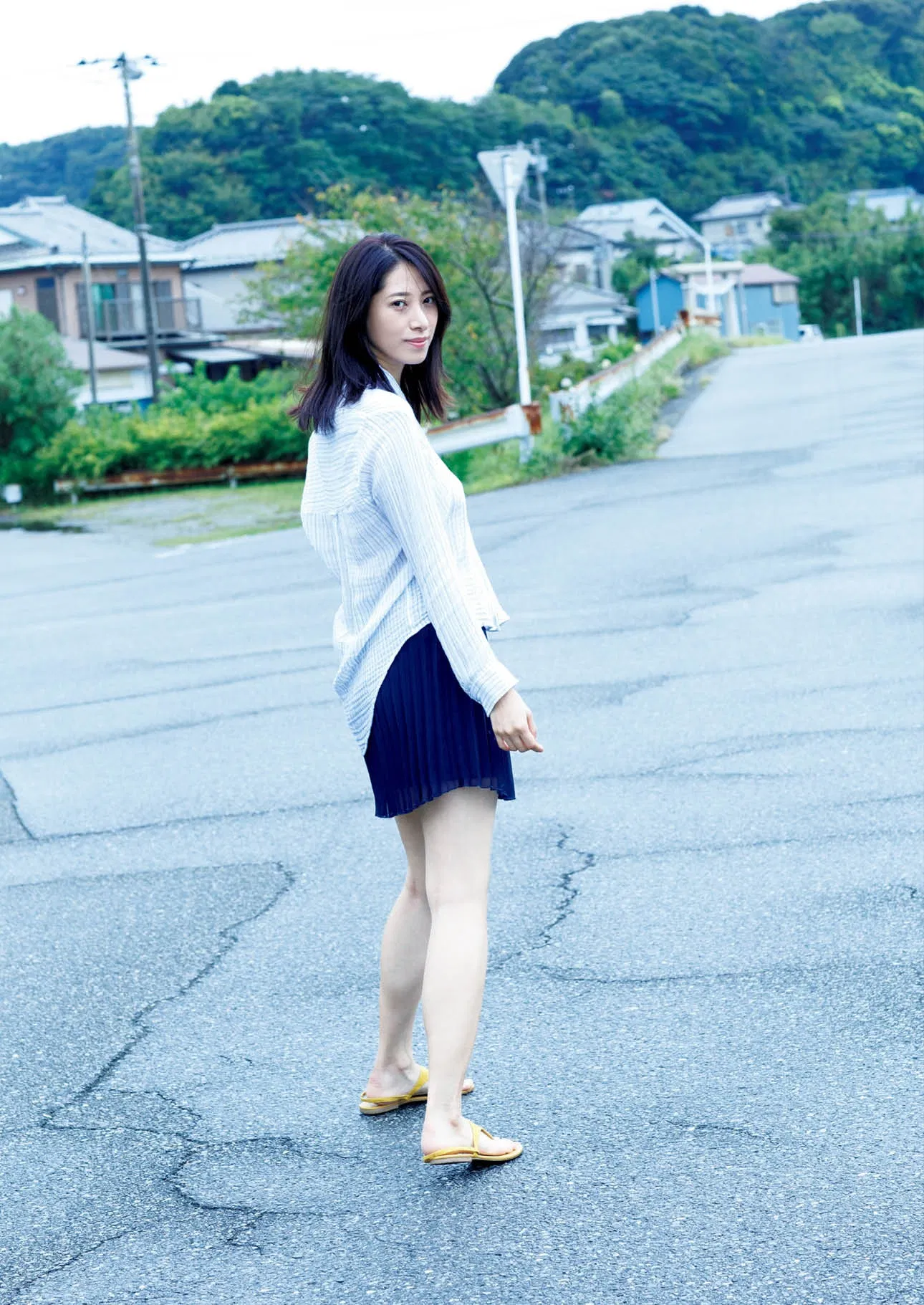 [Photobook] 染谷有香ヌード写真集「赤いアルバム 2015-2025」