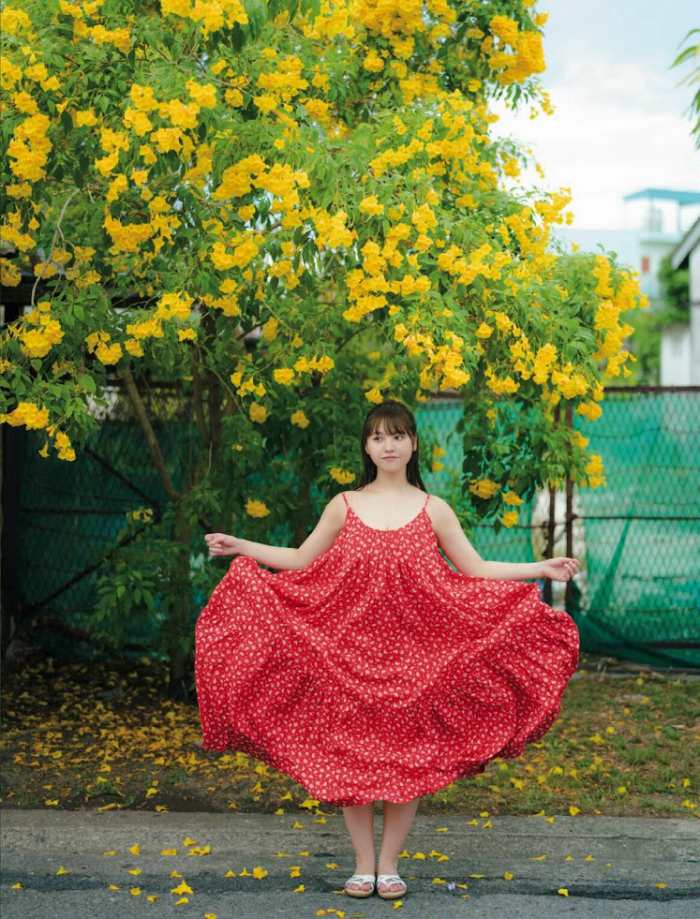 本郷柚巴 まぶしいボインの水着グラビア画像！