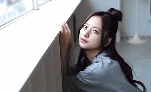 金川紗耶 美脚でスタイルが凄いグラビア画像！