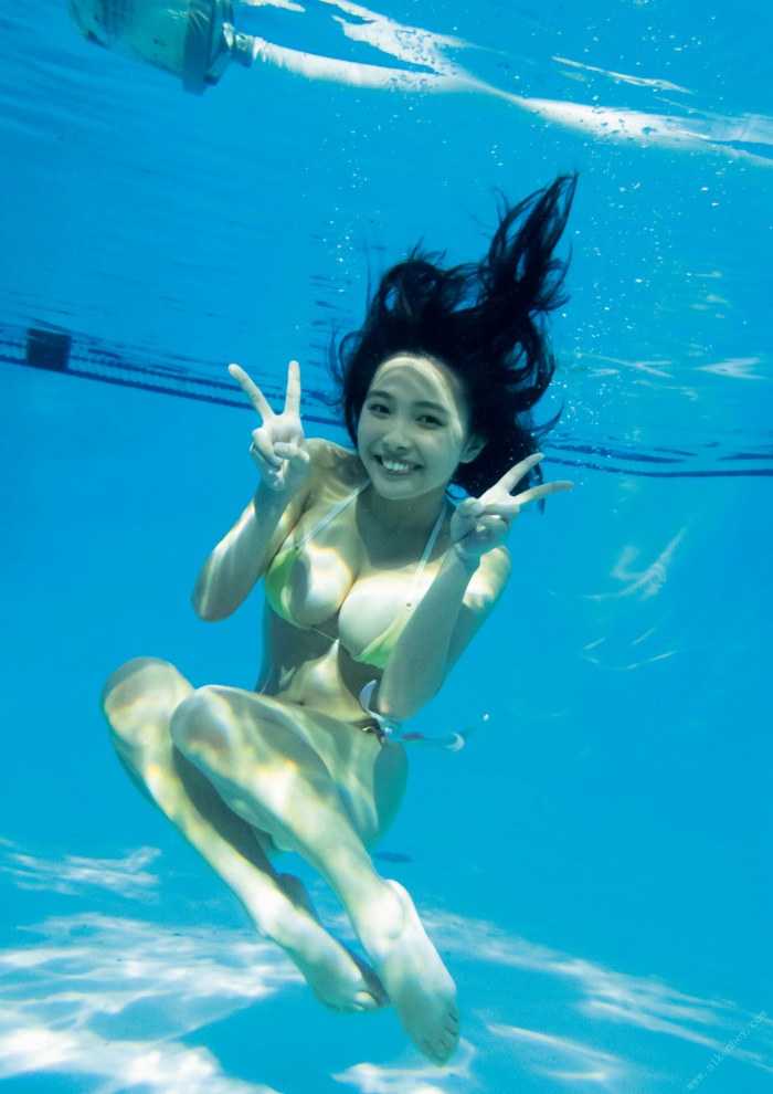 寺本莉緒 Gカップおっぱいの水着グラビア画像！