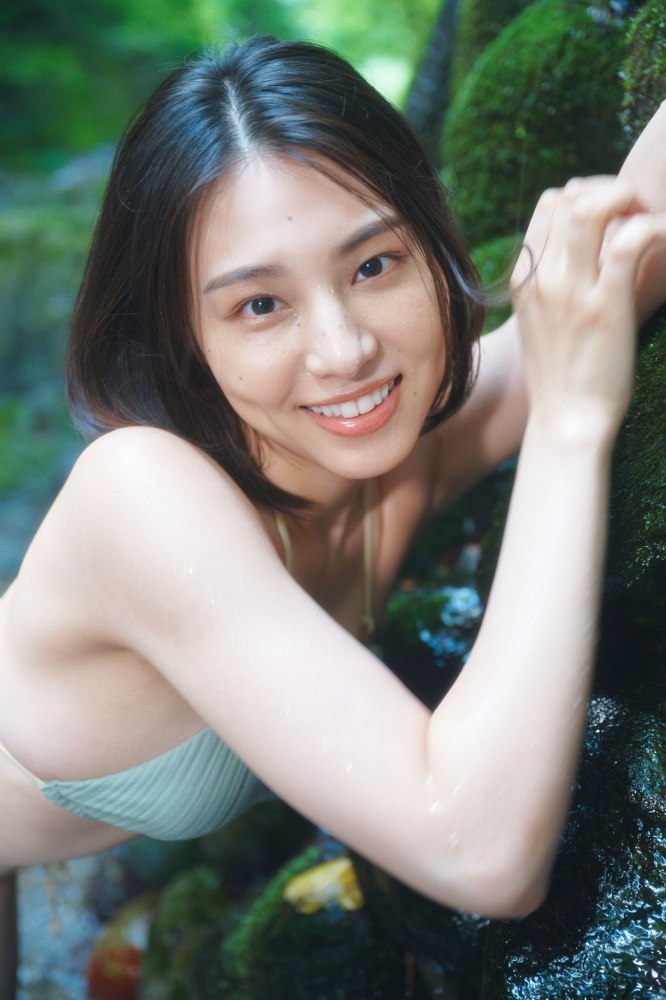 相楽伊織 けっこうボインな水着グラビア画像！