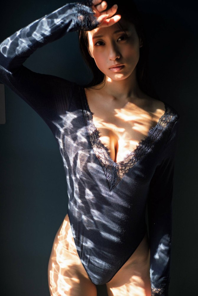 澄田綾乃 はみ出るFカップの水着グラビア画像！