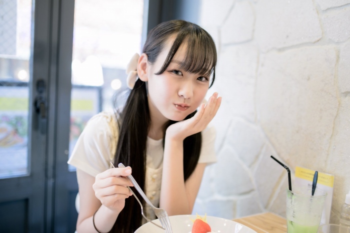 須羽こころ ふわふわバストの水着グラビア画像！