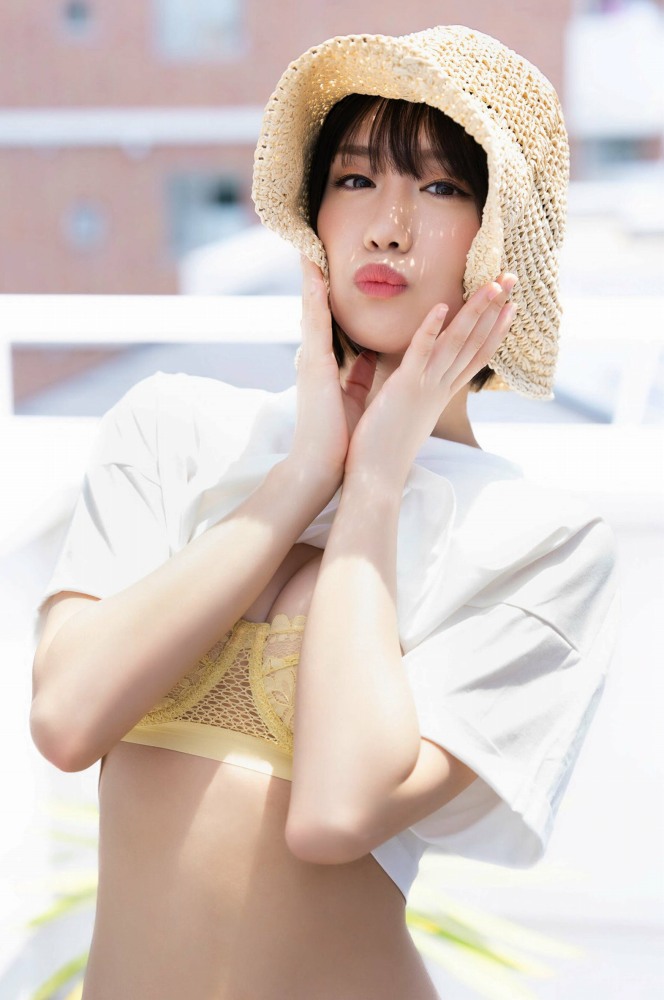 あらた唯 スタイル抜群の水着グラビア画像！