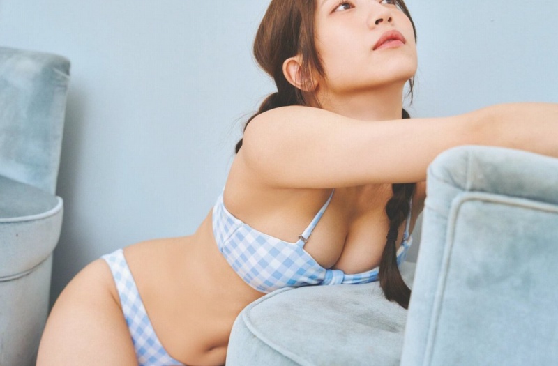 黒嵜菜々子 ふわふわボインの水着グラビア画像！