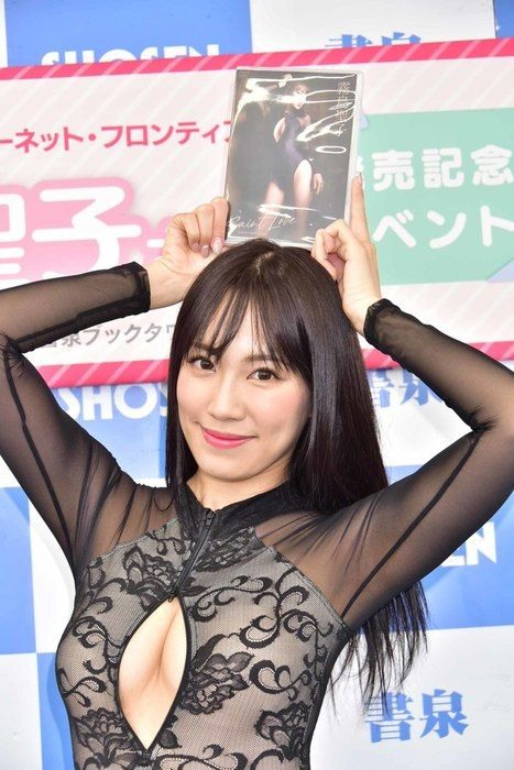 霧島聖子 Dカップお姉さんの水着グラビア画像！