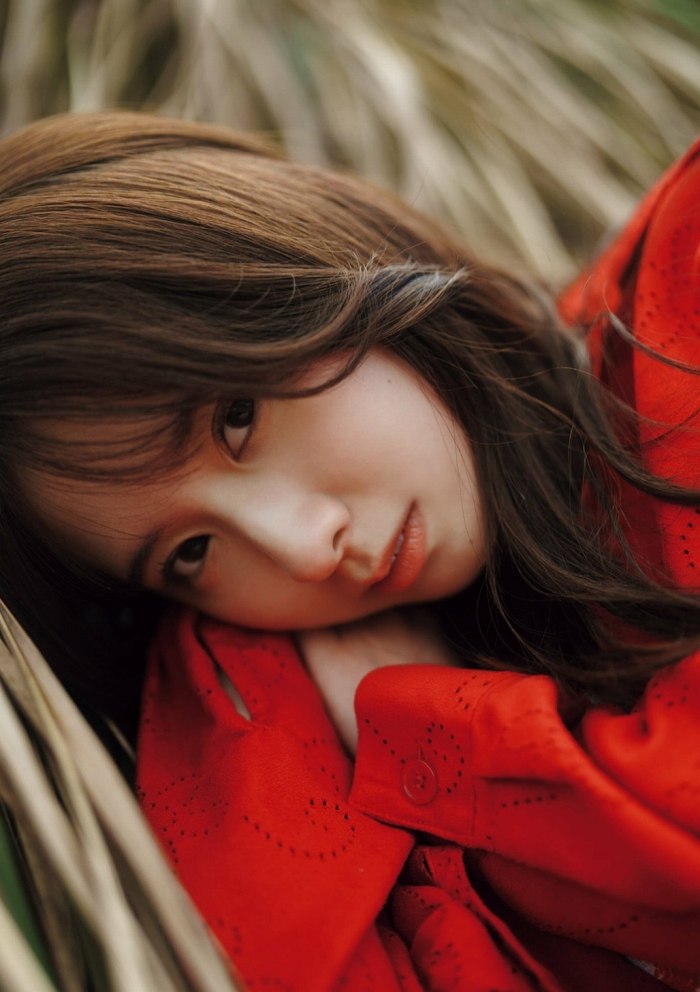 菅原咲月 すべすべ美脚の激かわグラビア画像！