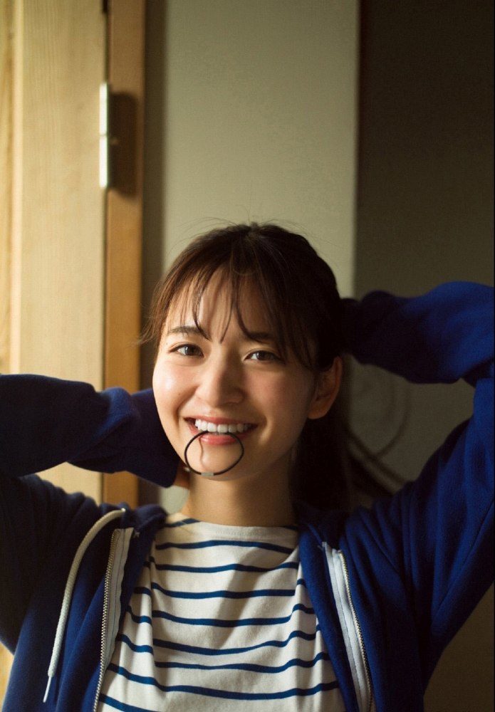 金川紗耶 美脚でスタイルが凄いグラビア画像！