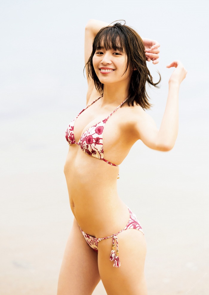浅川梨奈 もっこりおっぱい水着グラビア画像！