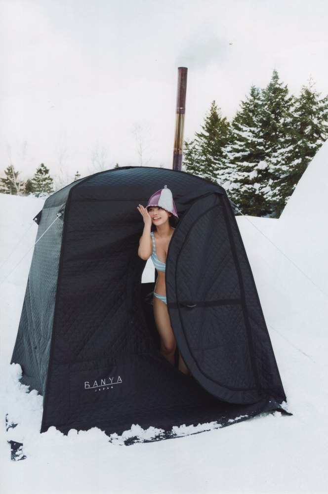 本郷柚巴 まぶしいボインの水着グラビア画像！