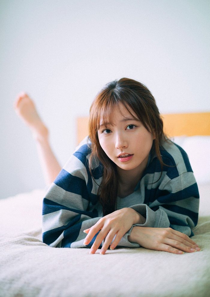 青山なぎさ 激かわな生脚＆タンクトップ画像！