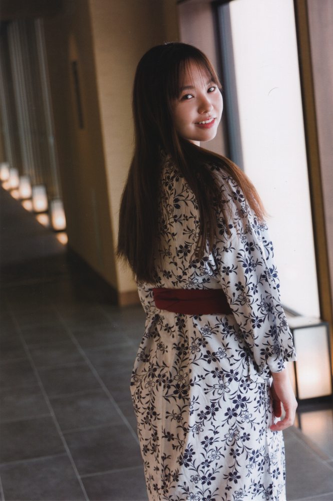 本郷柚巴 まぶしいボインの水着グラビア画像！