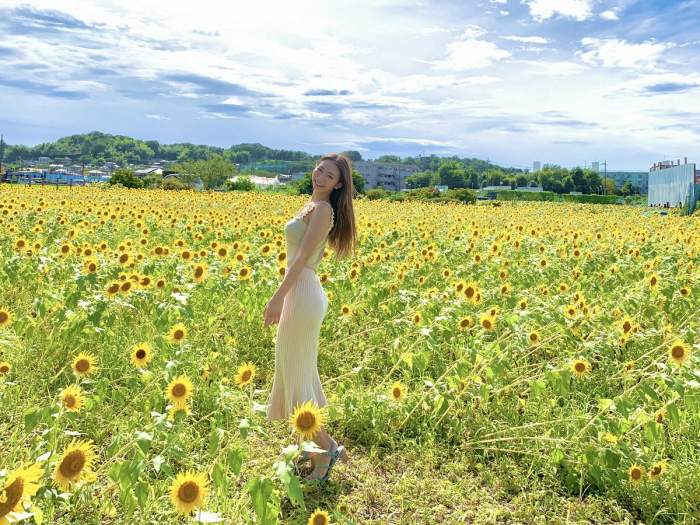 うらら 小顔美女の下着＆水着グラビア画像！