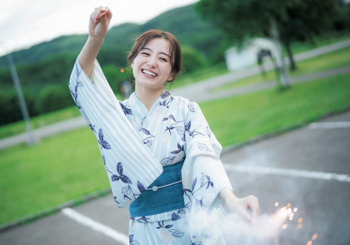 高田里穂 スタイル抜群な水着グラビア画像！