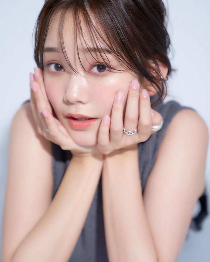 青戸しの Fカップボインな水着グラビア画像！