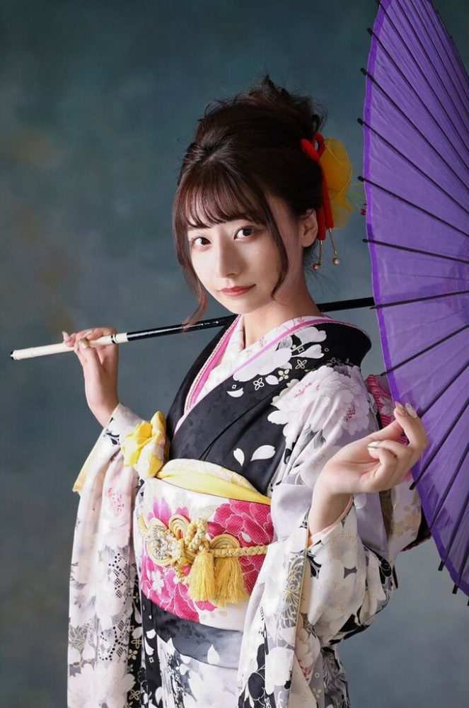 鈴木優香 ちょっと脱ぎすぎ水着グラビア画像！