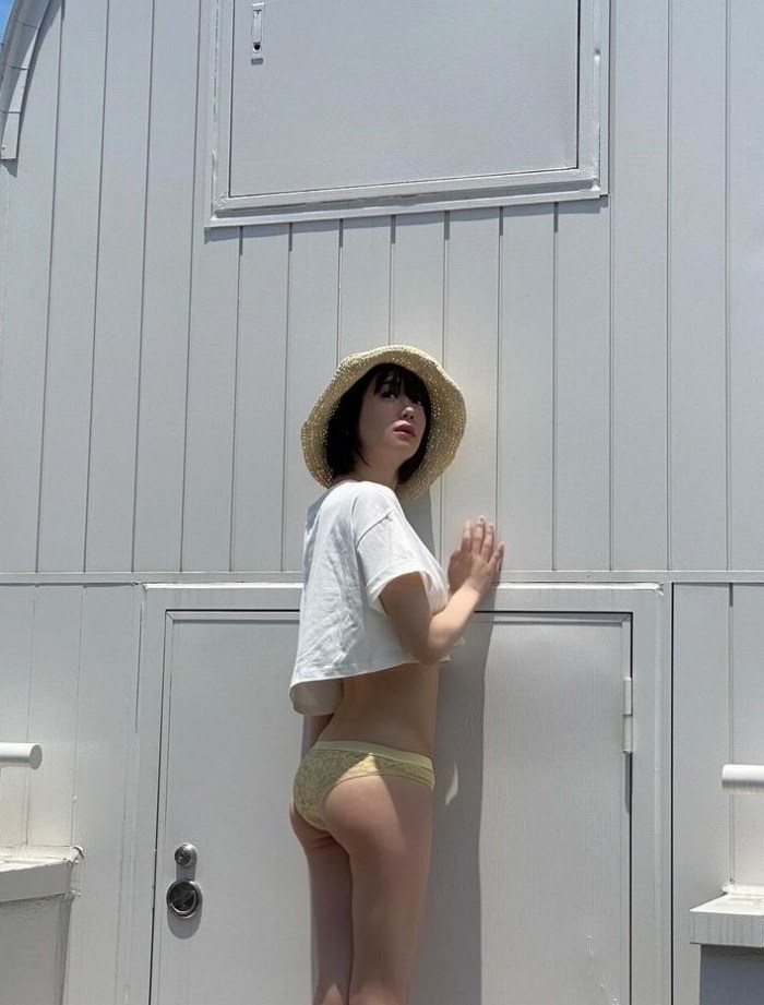 あらた唯 スタイル抜群の水着グラビア画像！