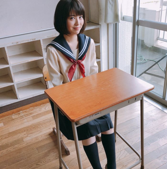 浜辺美波 鬼かわな水着＆浴衣グラビア画像！