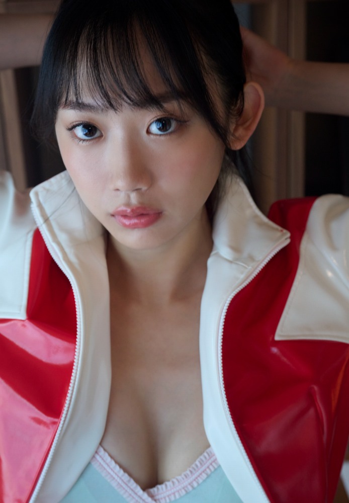 相沢菜々子 スタイル抜群な水着グラビア画像！