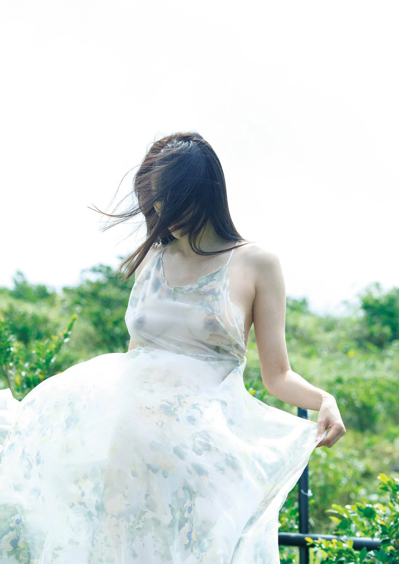 [Photobook] 染谷有香ヌード写真集「赤いアルバム 2015-2025」