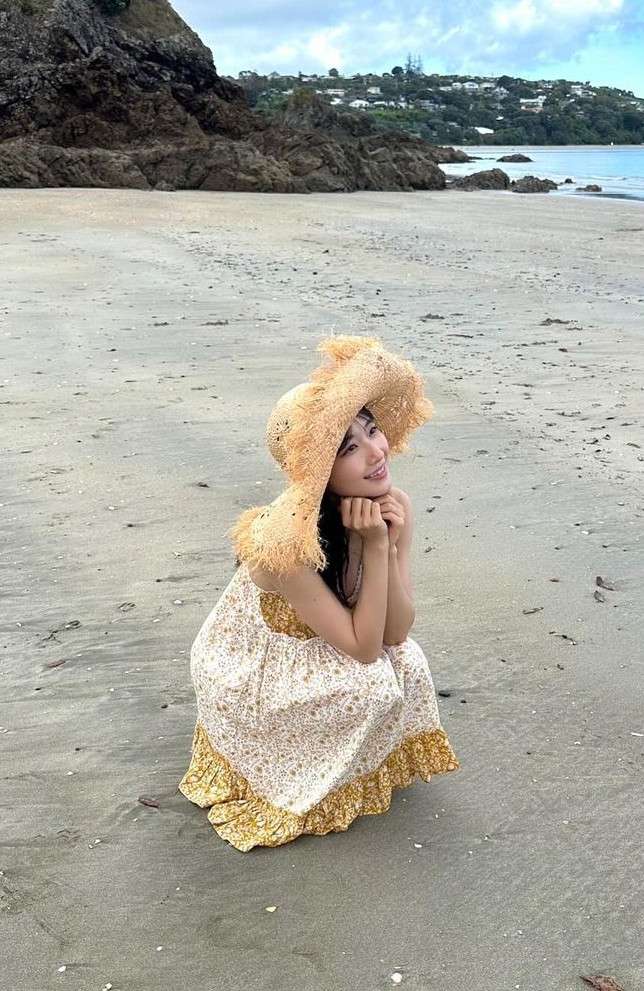 青山なぎさ 激かわな生脚＆タンクトップ画像！