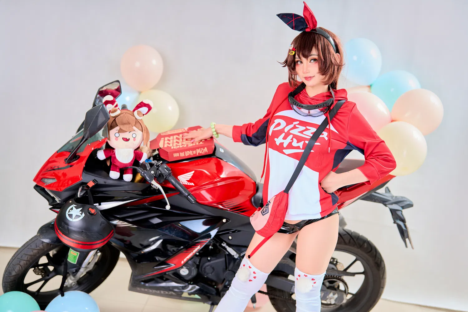 [Cosplay] Joyce Lin - Amber Pizza Genshin Impact