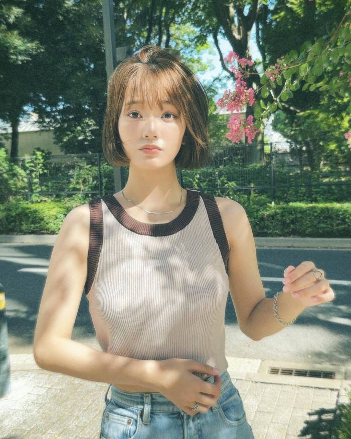 青戸しの Fカップボインな水着グラビア画像！