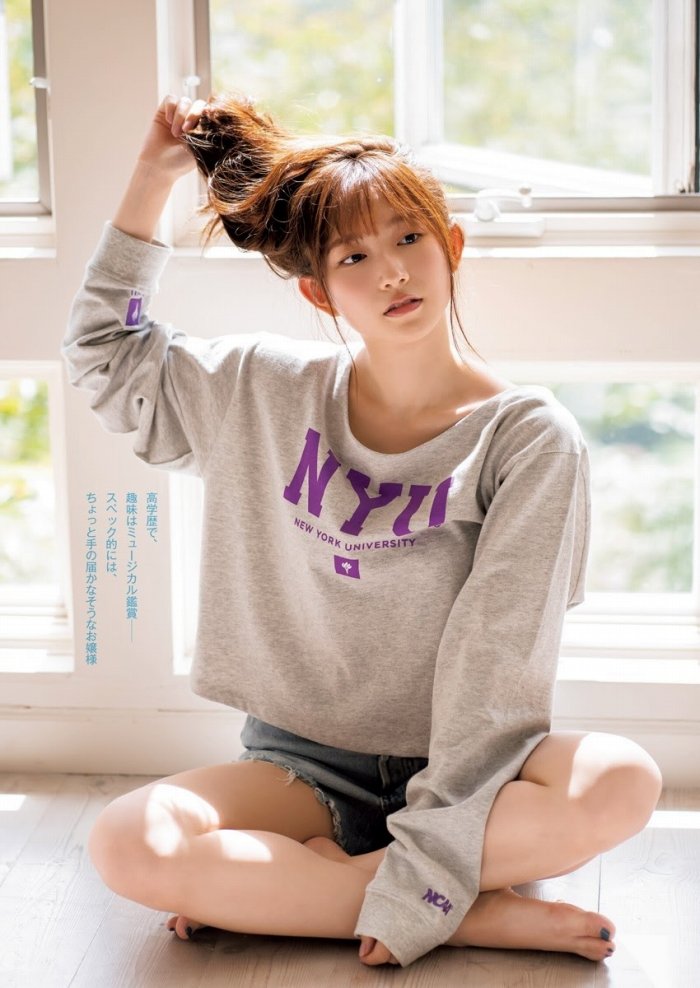 青山なぎさ 激かわな生脚＆タンクトップ画像！