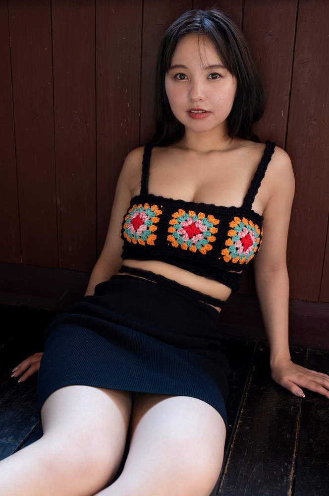 本郷柚巴 まぶしいボインの水着グラビア画像！