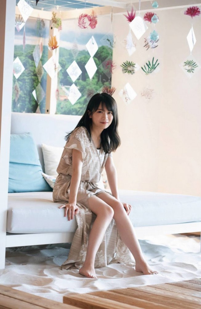 秋元真夏 激かわな水着・ランジェリー画像！