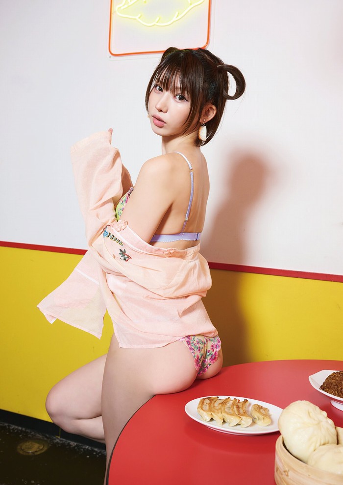 えなこ 過去のグラビア画像