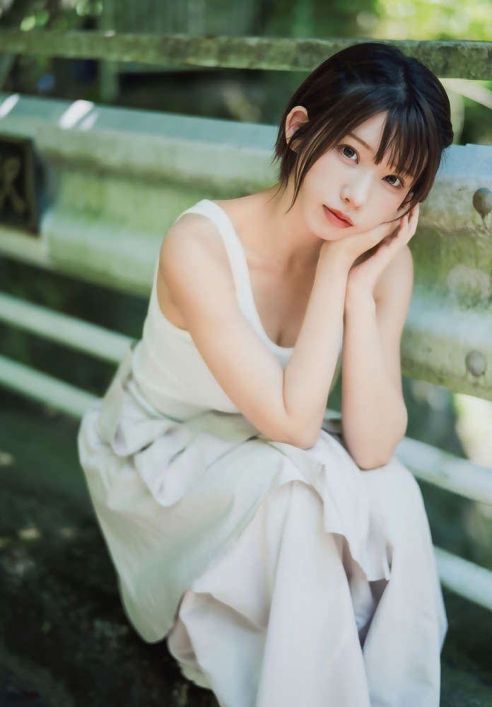 えなこ 過去のグラビア画像