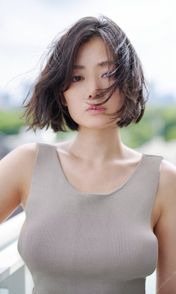 片山萌美 濡れ場ヌード＆水着グラビア画像！