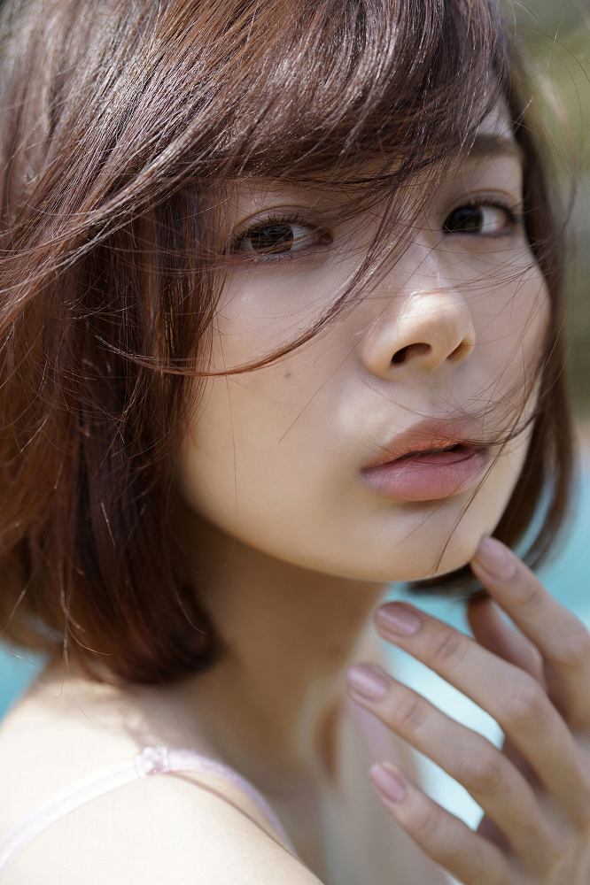 岡田紗佳 ぷるぷるGカップ水着グラビア画像！