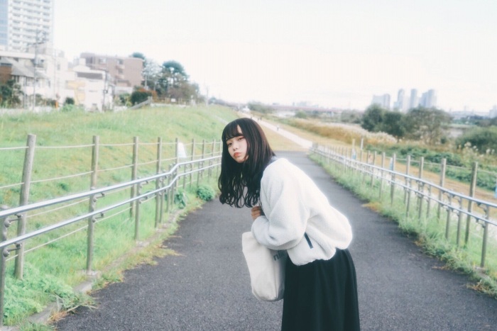 青戸しの Fカップボインな水着グラビア画像！