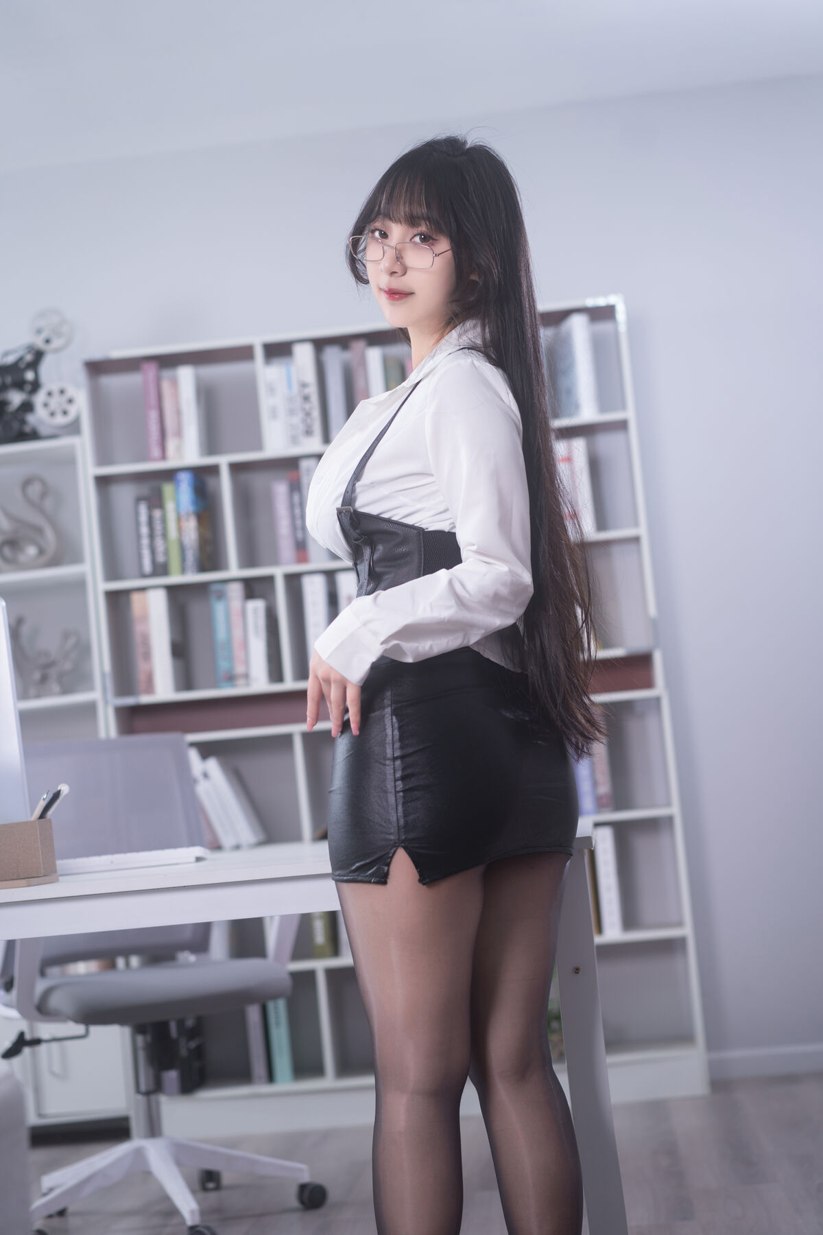 Coser@浅安安 - OL眼镜娘