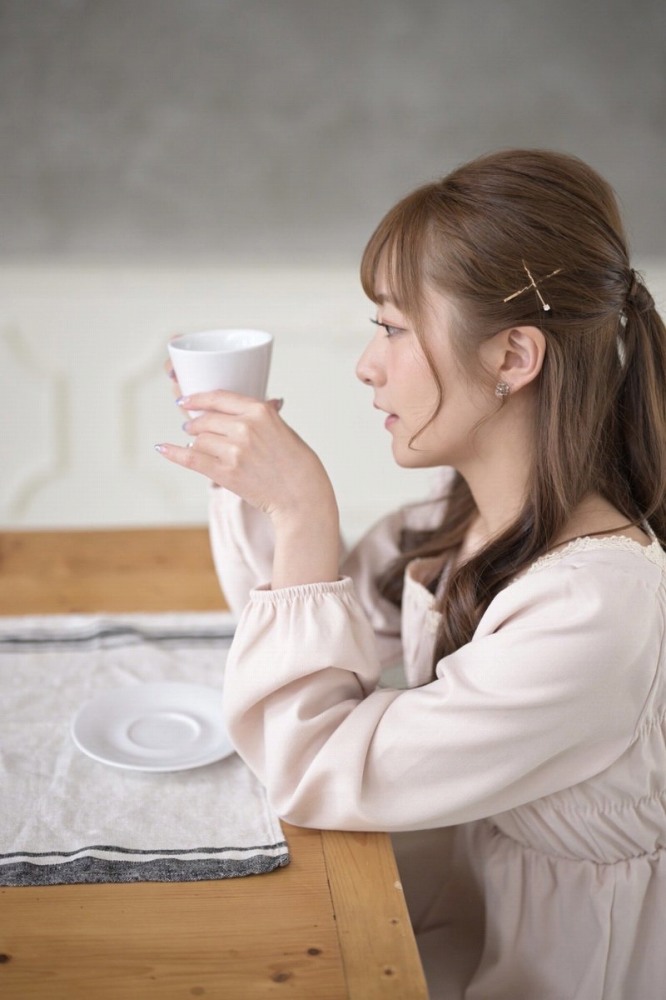 青空ひかり 笑顔がかわいい純朴ヌード画像！