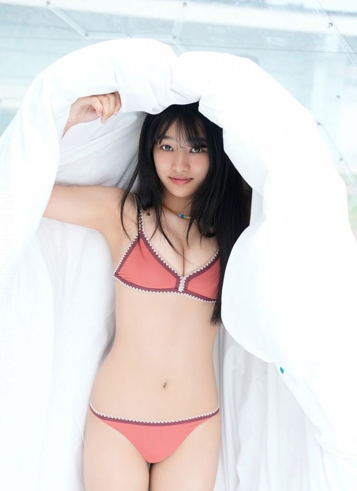 虹咲カリナ けっこう巨乳な水着グラビア画像！