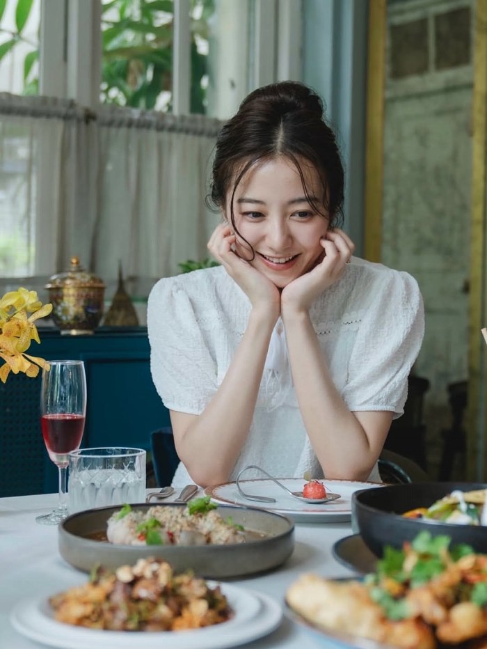 高田里穂 スタイル抜群な水着グラビア画像！