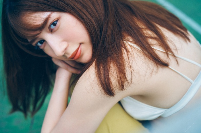 雪平莉左 グラマラス美女の水着グラビア画像！