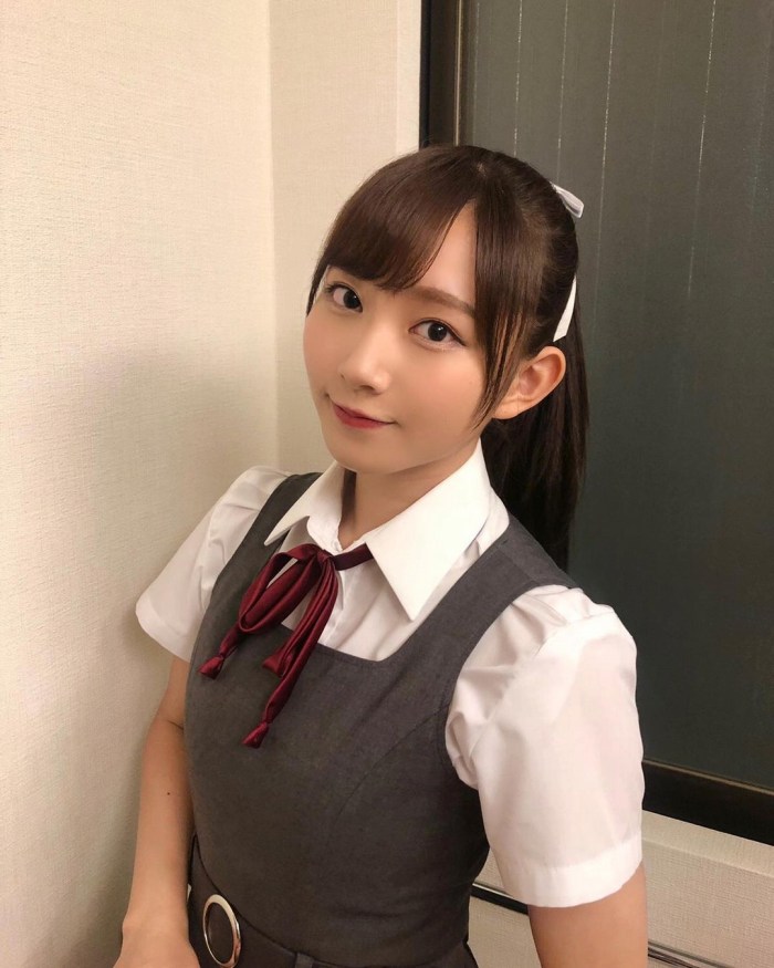 青山なぎさ 激かわな生脚＆タンクトップ画像！