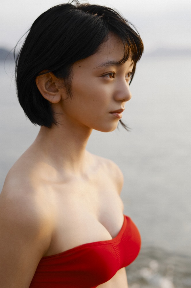 熊澤風花 キュートな水着グラビア画像ほか