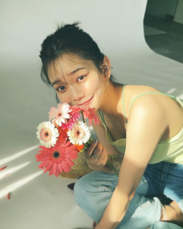 青戸しの Fカップボインな水着グラビア画像！