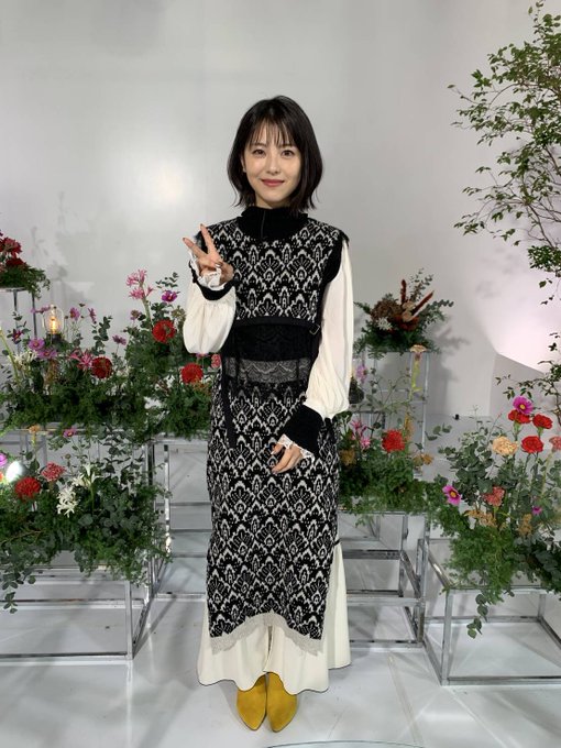 浜辺美波 鬼かわな水着＆浴衣グラビア画像！