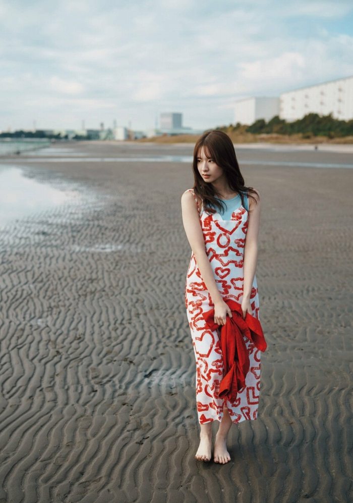 菅原咲月 すべすべ美脚の激かわグラビア画像！