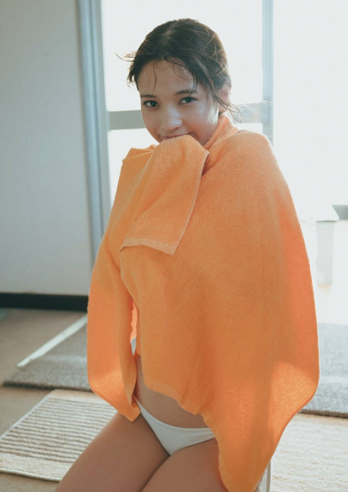 黒嵜菜々子 ふわふわボインの水着グラビア画像！