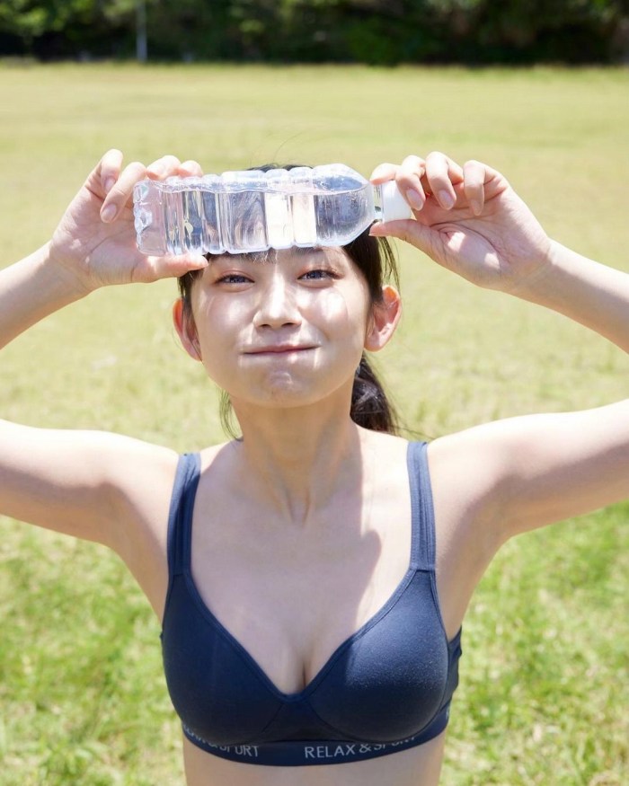 相沢菜々子 スタイル抜群な水着グラビア画像！