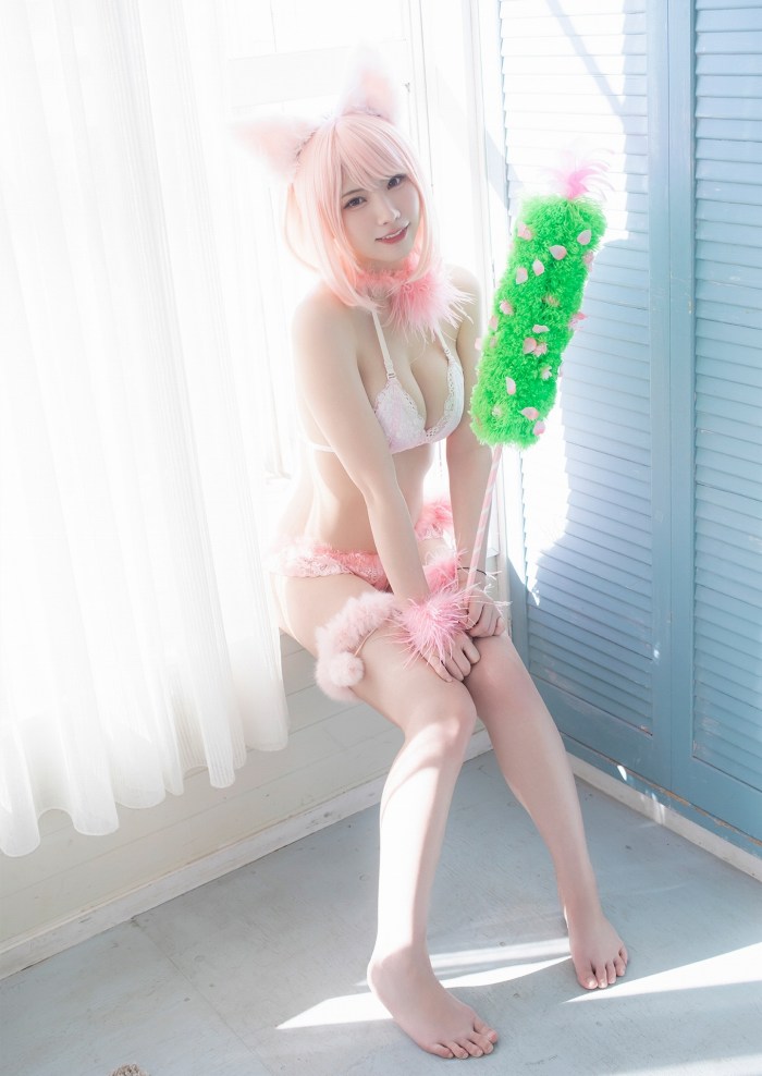 えなこ 過去のグラビア画像