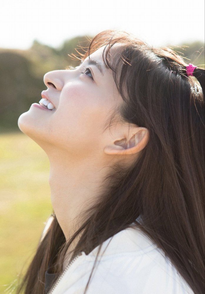 金川紗耶 美脚でスタイルが凄いグラビア画像！