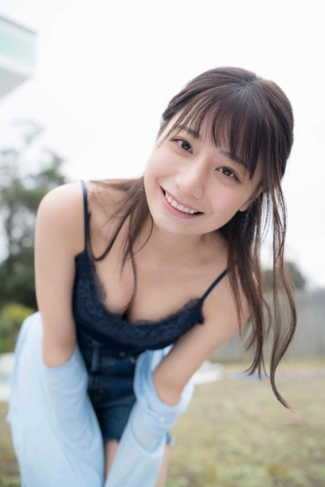 鈴木優香 ちょっと脱ぎすぎ水着グラビア画像！